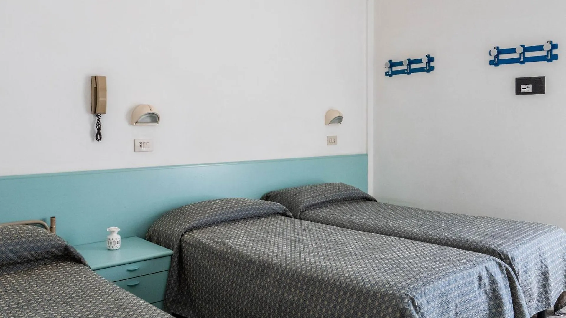 Hotel Cavallino Bianco リミニ 2*,  イタリア